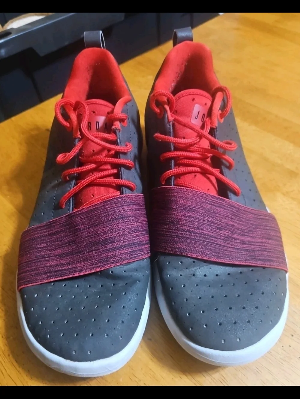Jordan Men's Athletic Shoe in Red and Gray